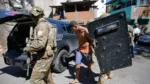 Preso após fazer namorada refém é investigado por ataque contra policial
