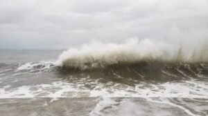 Ondas podem chegar a 2,5 metros entre Salvador e Maceió nos próximos dias