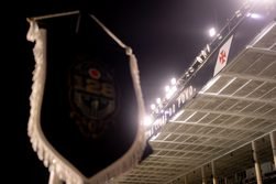 Vasco castiga Vitória com um a menos