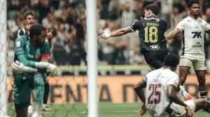 Vitória acorda tarde demais e sai derrotado
