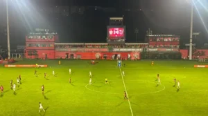 CLASSIFICADO! Vitória atropela o Athético-PR