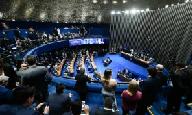 Senado aprova fim da escala 6×1 por 75 votos a 1