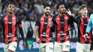 Vitória marca primeiro, mas cede empate ao Corinthians